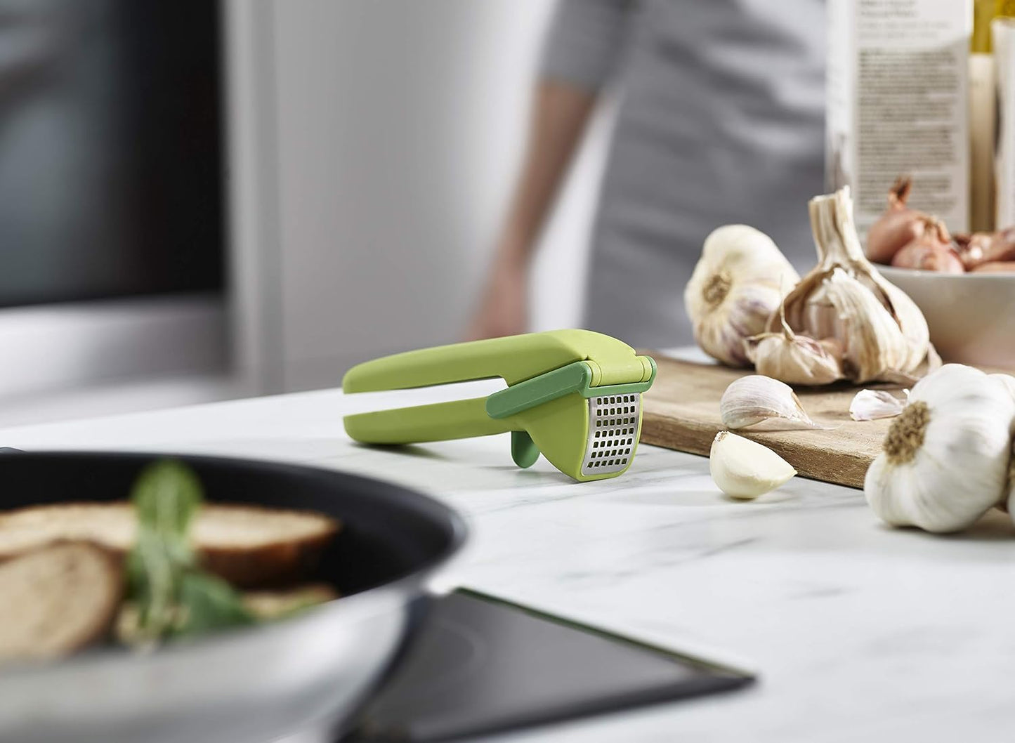 Joseph Joseph CleanForce Manual Garlic Press and Mincer with Wiper